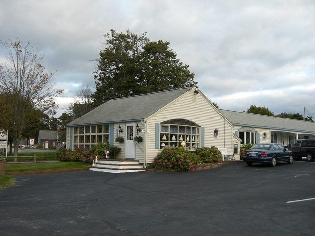 Harwich Port, A Beach Breeze Inn